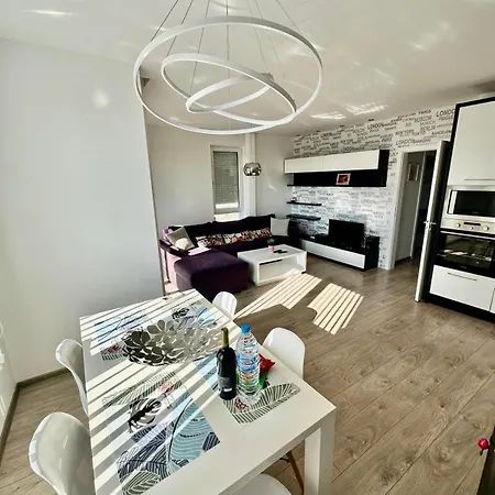 Appartamento Briz Apartment; 2 Bdr; 6 Guests; Private Parking *