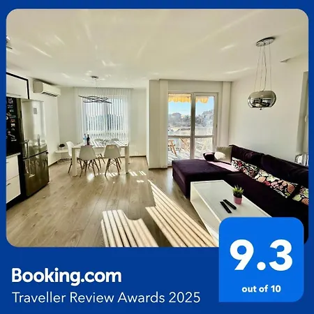 Briz Apartment; 2 Bdr; 6 Guests; Private Parking فارنا