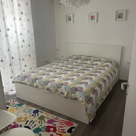 Briz Apartment; 2 Bdr; 6 Guests; Private Parking דירה *