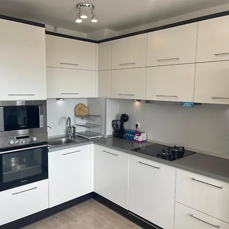 Briz Apartment; 2 Bdr; 6 Guests; Private Parking Apartamento Varna