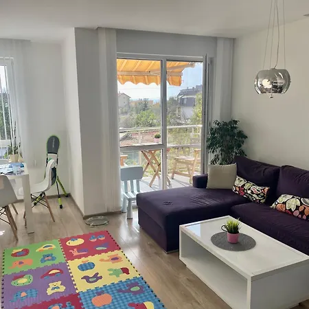 Briz Apartment; 2 Bdr; 6 Guests; Private Parking * וארנה