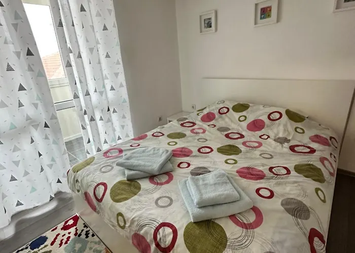 Briz Apartment; 2 Bdr; 6 Guests; Private Parking Apartament