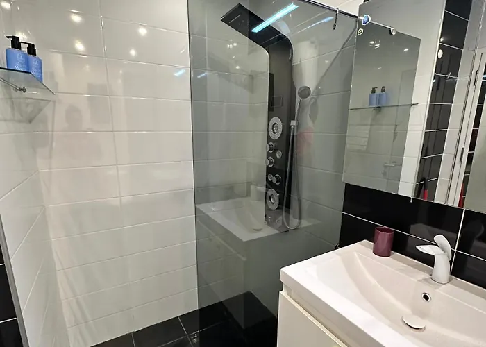 Briz Apartment; 2 Bdr; 6 Guests; Private Parking Apartament